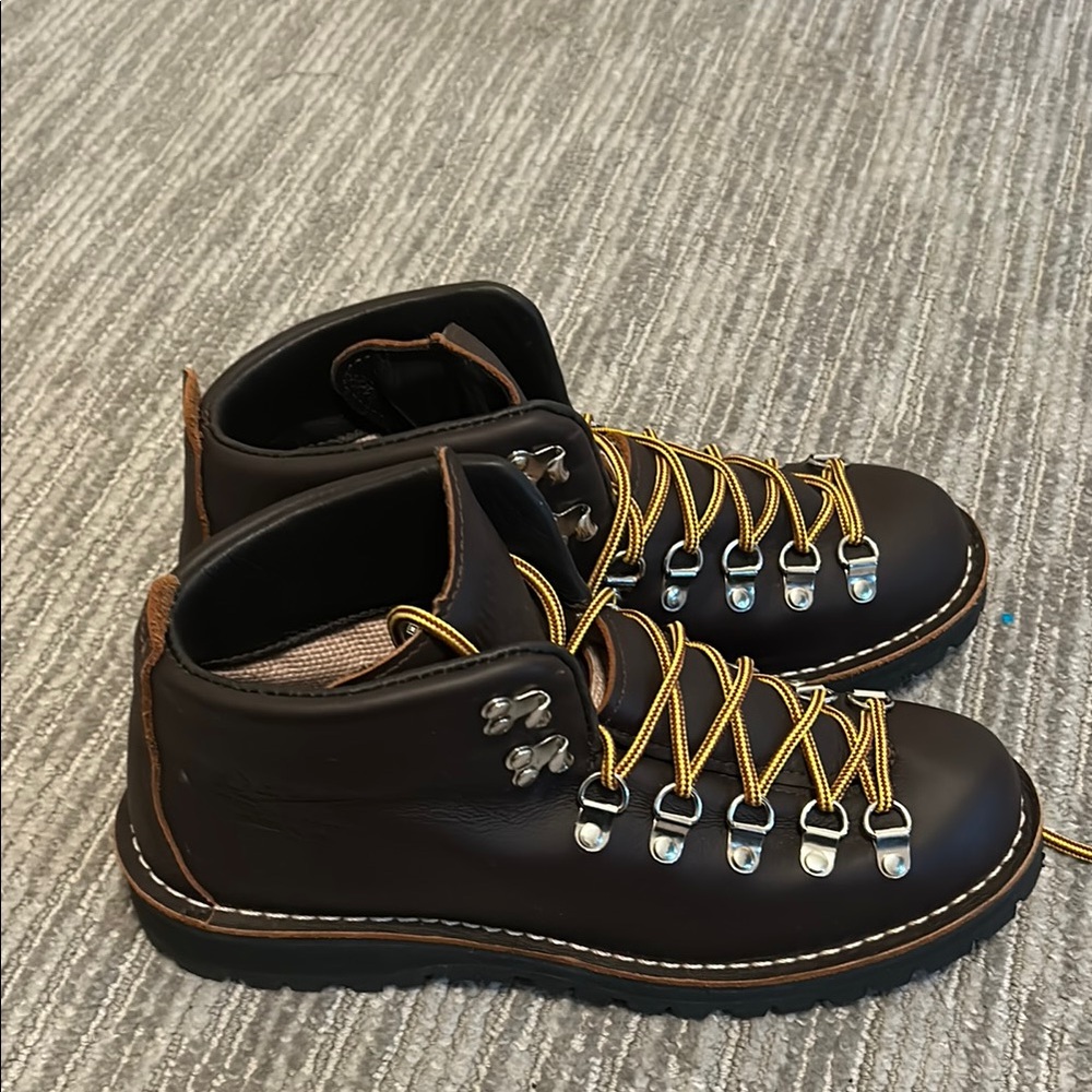 Never worn! Danner Mountain-light Hiking Boots- Vibram sole